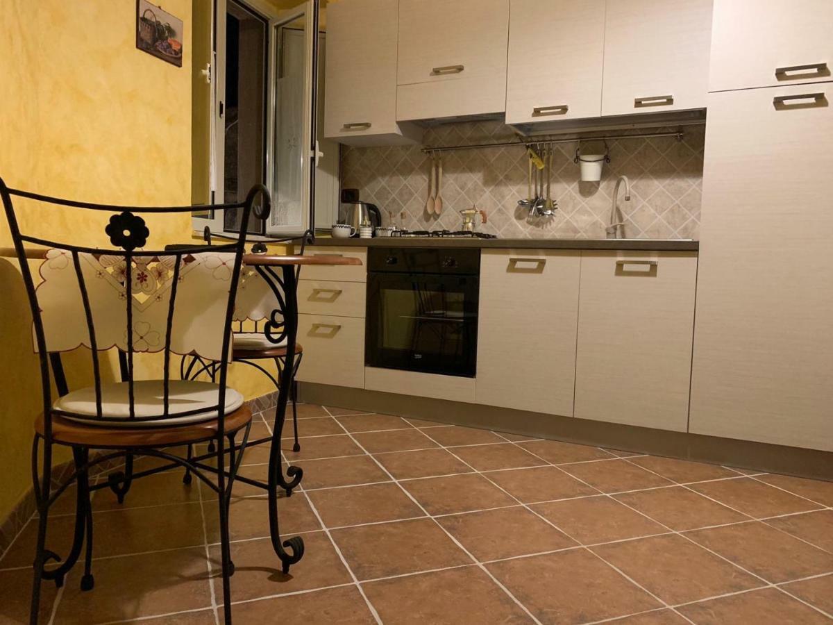 Вілла “Il Vicolo” Casa Vacanze Кастельмола Екстер'єр фото