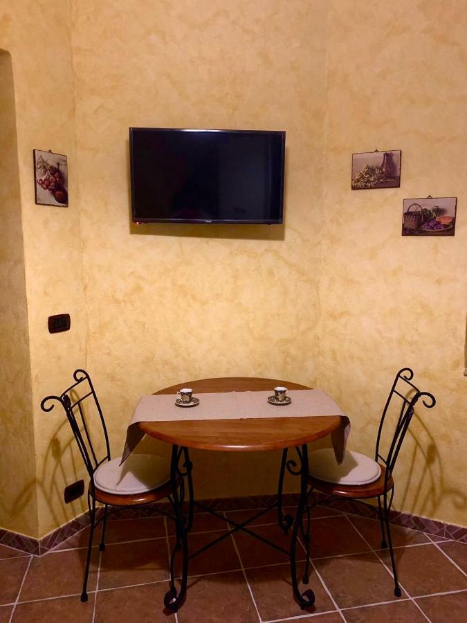 Вілла “Il Vicolo” Casa Vacanze Кастельмола Екстер'єр фото